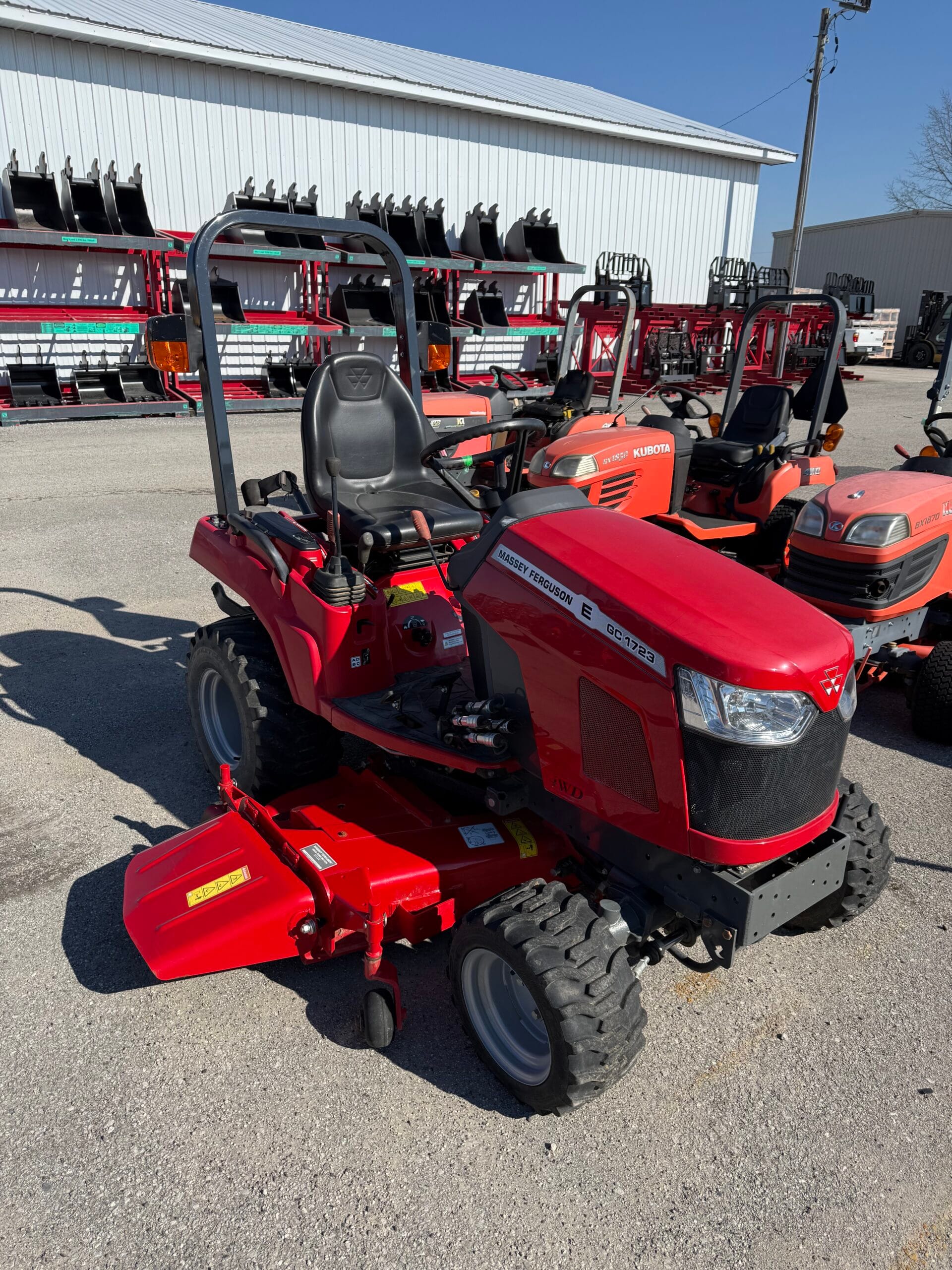 Massey Ferguson GC1723E